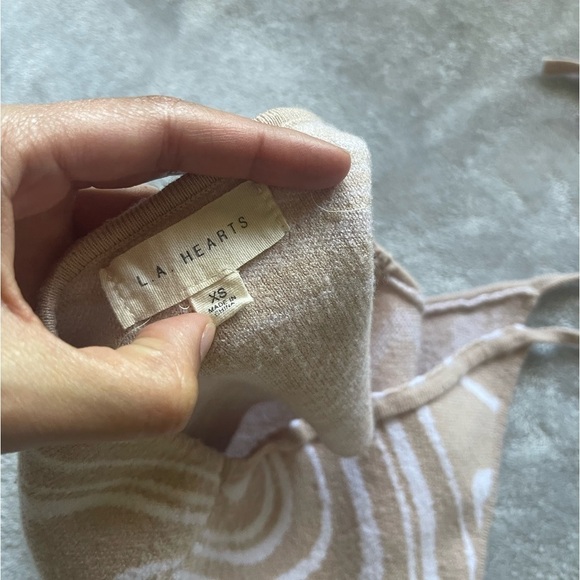 PacSun Nude and White Swirly Cropped Halter Top - Picture 2 of 3